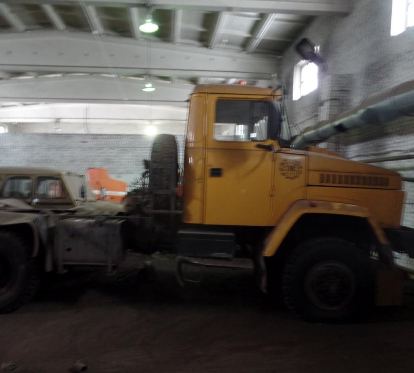 Купить КРАЗ тягач 6443