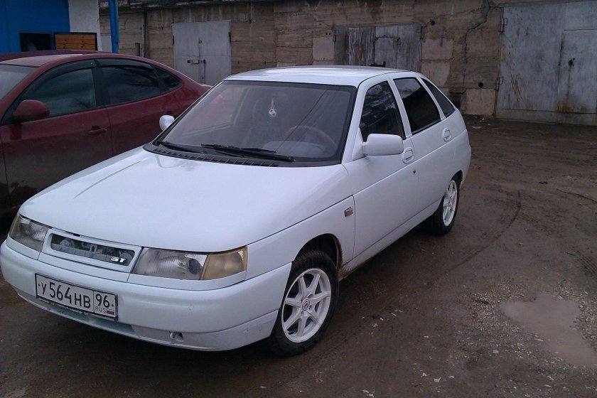 Лада 2110 белая