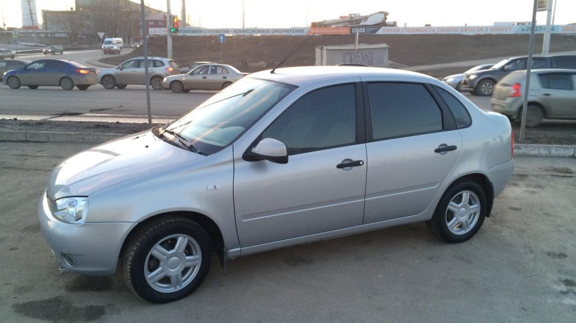 Лада Калина седан серебристая