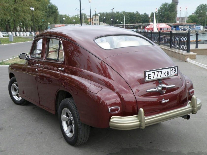 Машина ГАЗ м20 победа