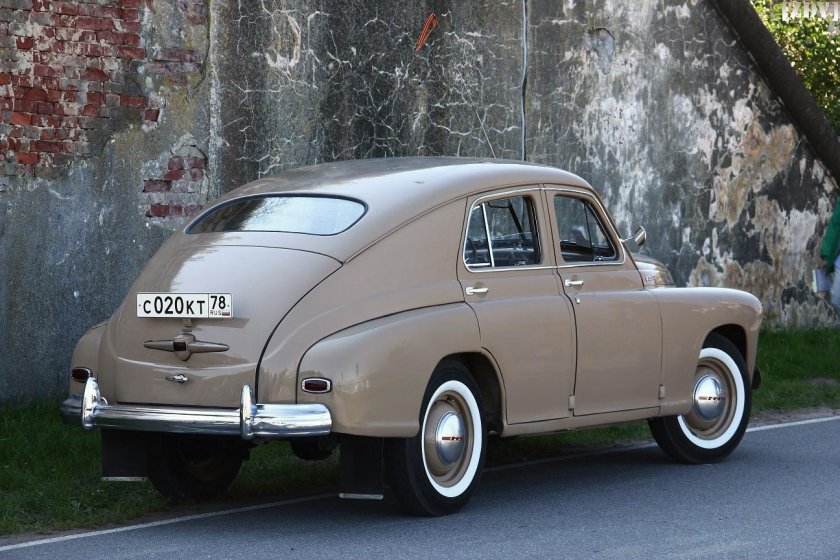 Автомобиль победа ГАЗ 20