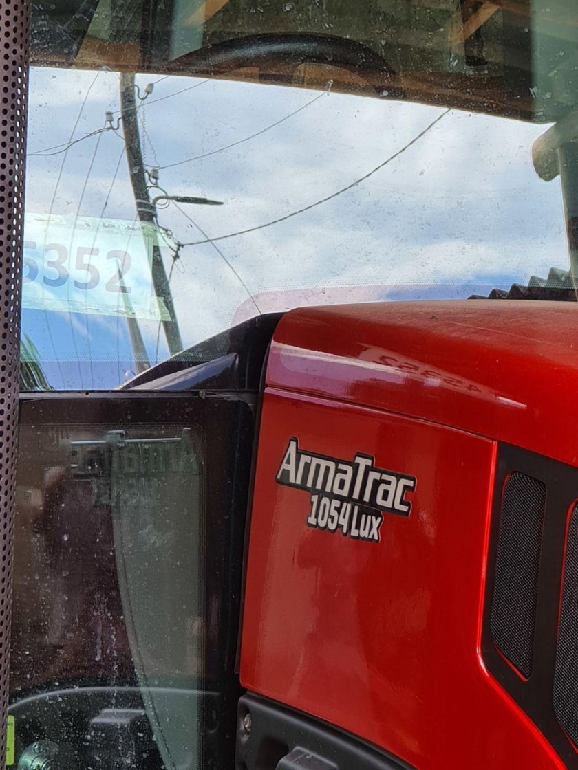 ARMATRAC 1054
