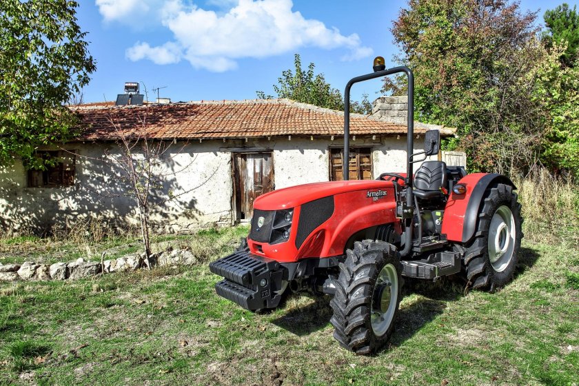 Трактор ARMATRAC
