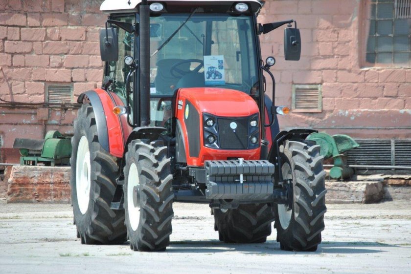 Трактор ARMATRAC 1054