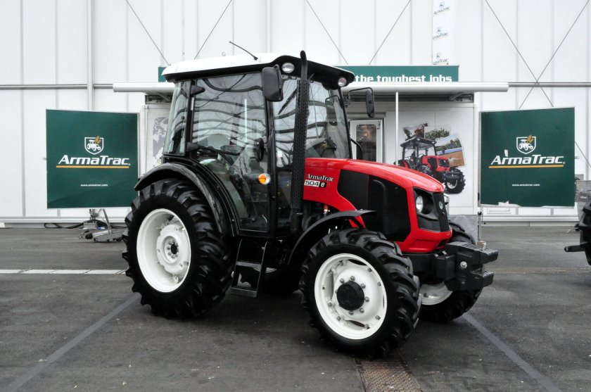 Трактор ARMATRAC