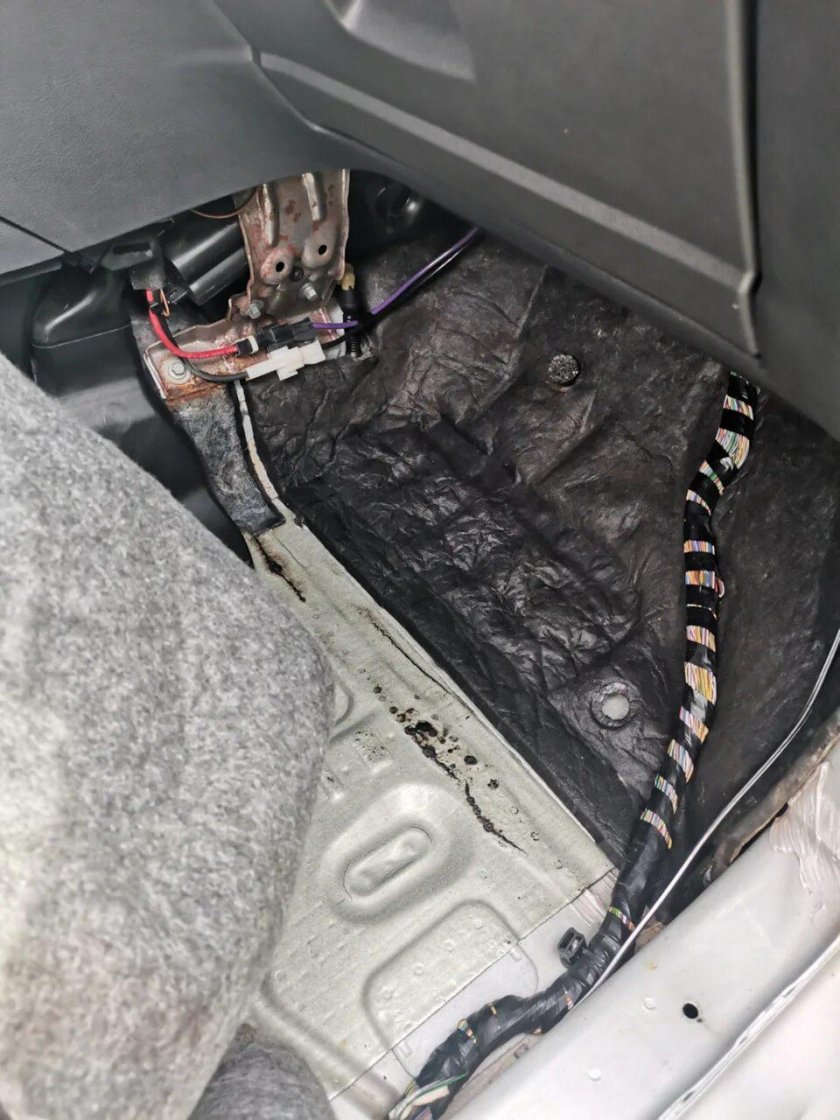 Дренаж люка на Форд Мондео 4