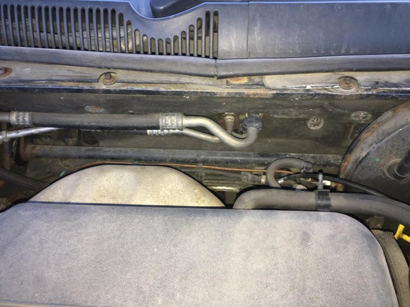 Найти дренажную трубку версо 2011