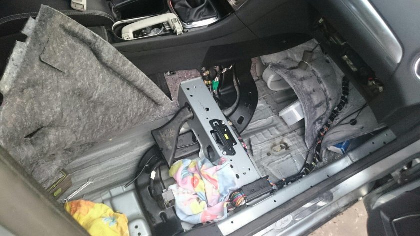 Дренаж люка на Форд Мондео 4