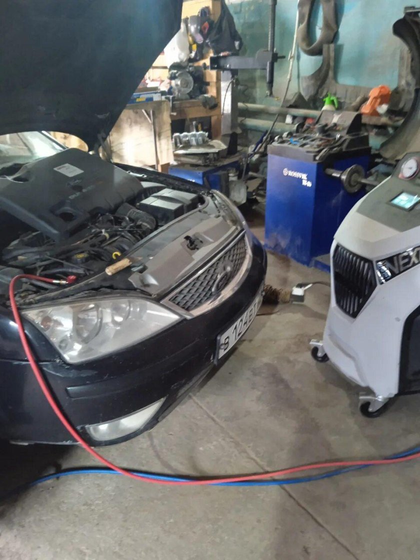 Форд фокус 1 заправочные штуцера кондиционера