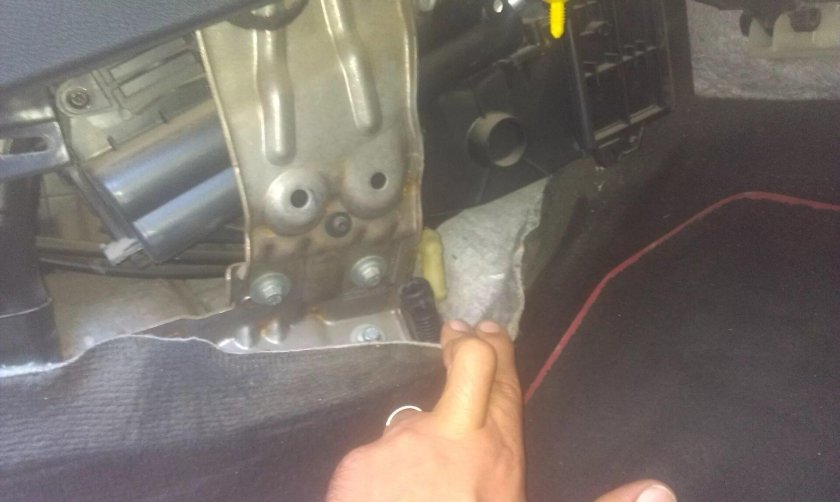 Форд фокус 1 трубка слива конденсата