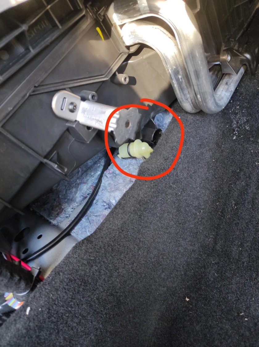 Чистка дренажной трубки Форд Куга