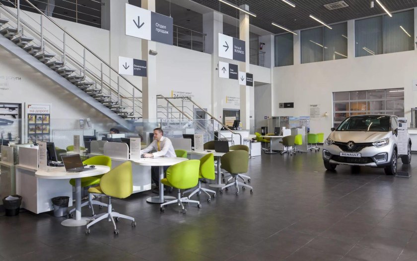 Автосалон внутри
