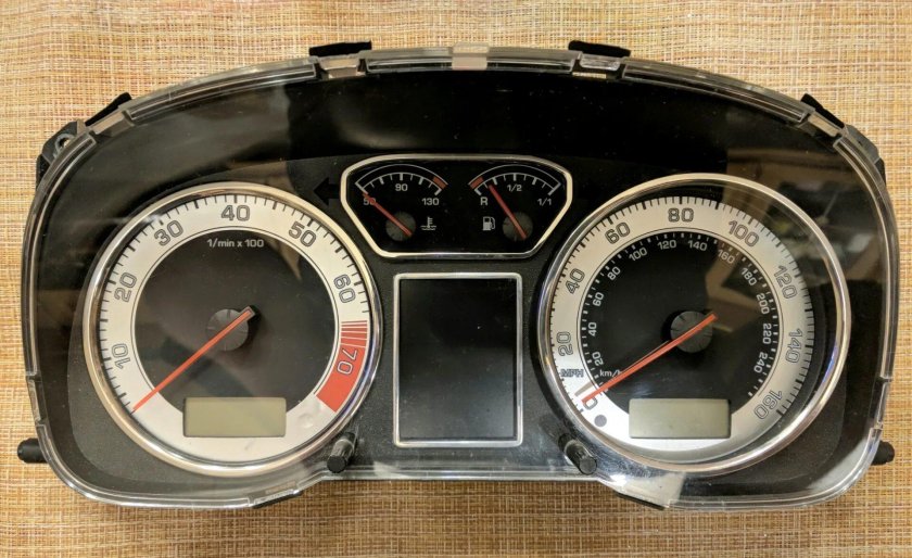 Шкода Октавия тур а4 приборная панель