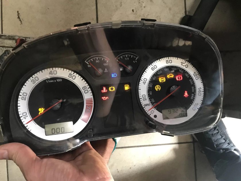 Skoda Octavia Tour панель приборов