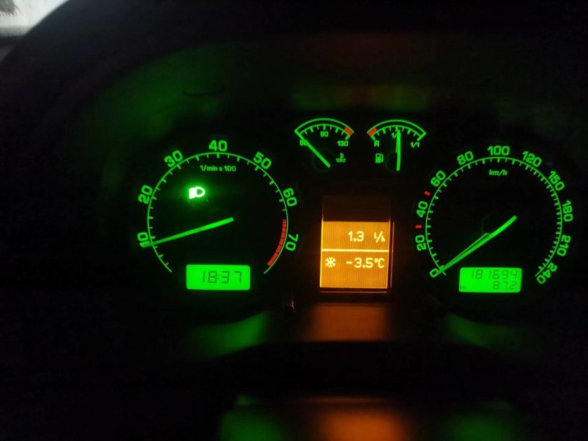 Приборы с экраном на Шкода Октавия тур