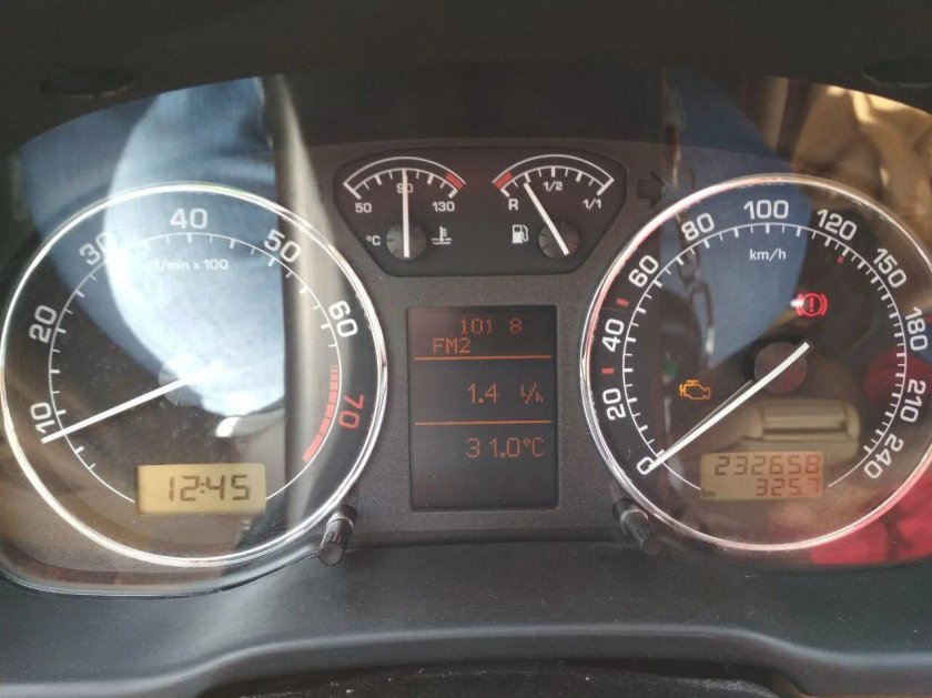 Шкода Октавия тур 2008 панель приборов