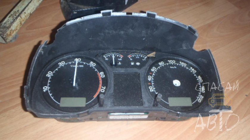 Наклейки на приборную панель Шкода Октавия тур