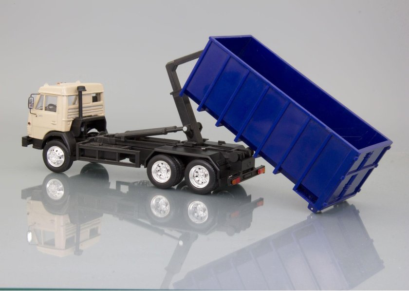 Модель КАМАЗА пухтовоза