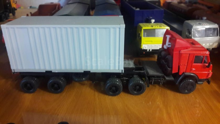 КАМАЗ контейнеровоз 1 43