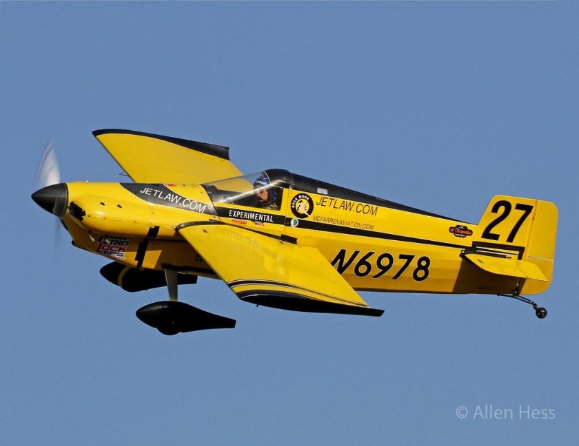 Самолет желтый