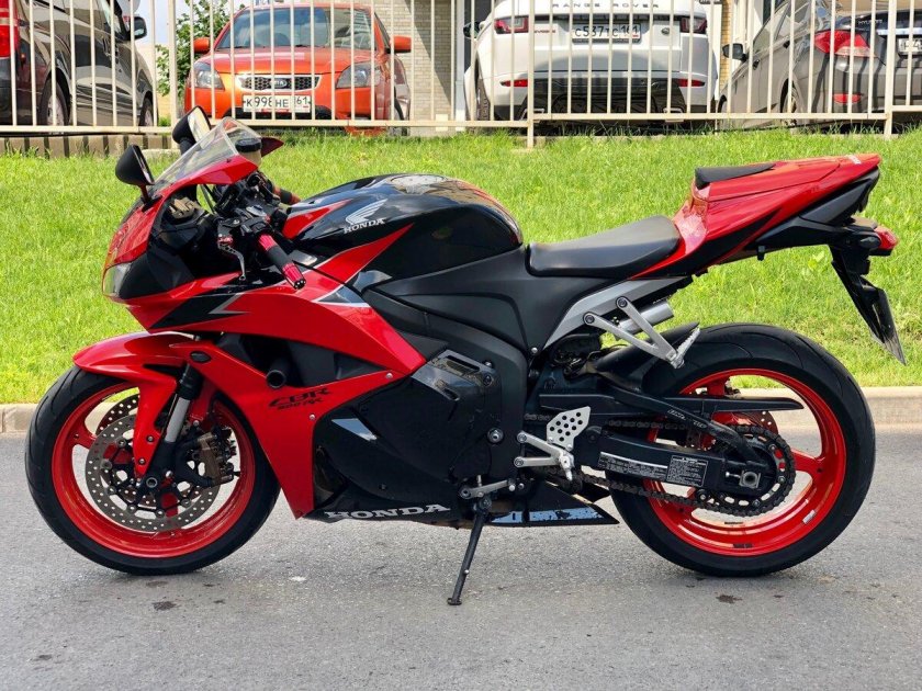 Honda cbr600rr Red