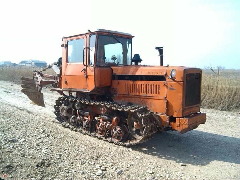 Трактор ДТ-75 бульдозер