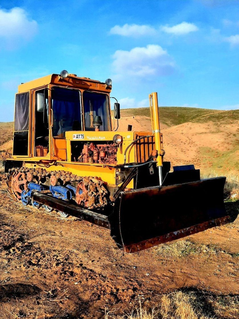 Трактор гусеничный дт 75