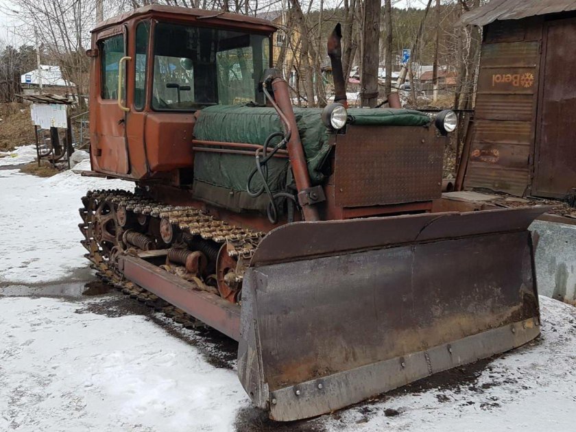 Трактор почтальон ДТ-75