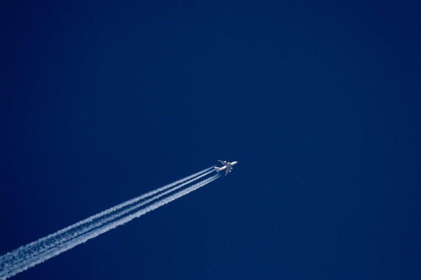 Самолет в небе