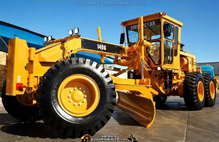 Грейдер Катерпиллер 140
