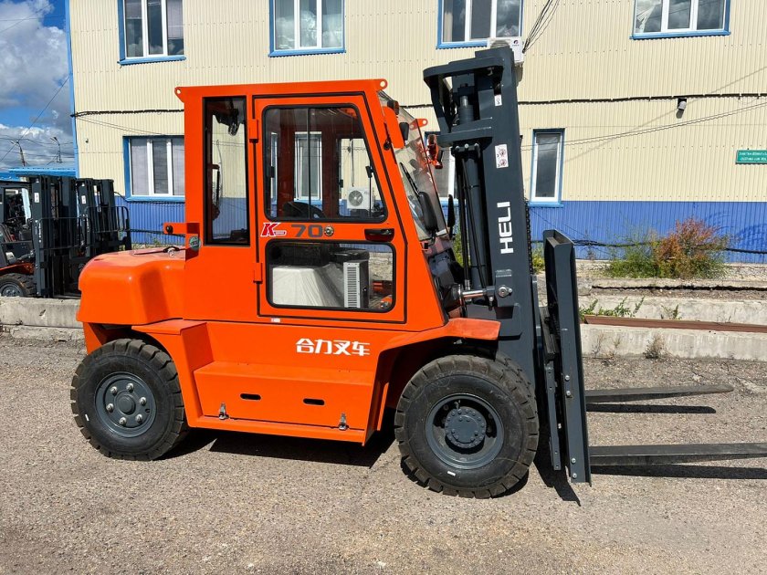 Вилочный погрузчик Heli