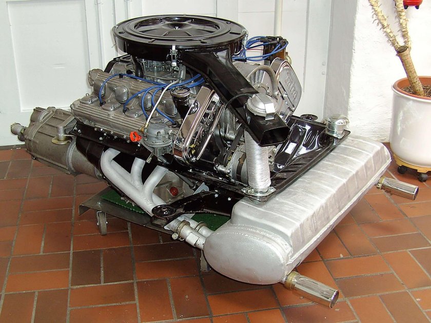 Tatra 613 engine
