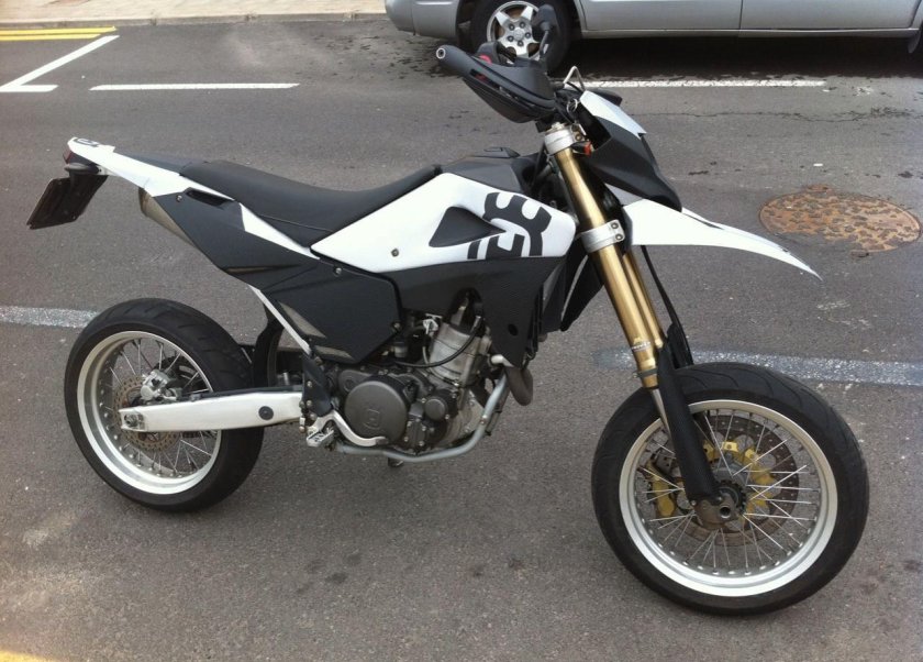 Мотоцикл husqvarna 701 supermoto