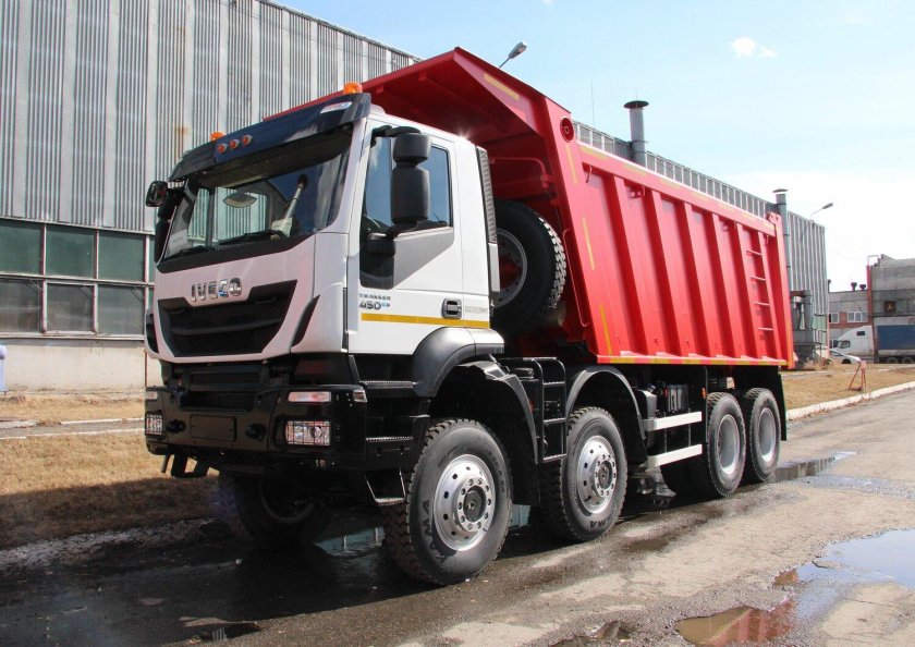 Iveco Trakker 8x8 самосвал