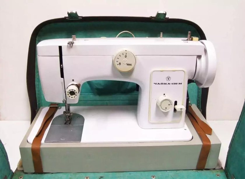 Швейная машинка Чайка 132
