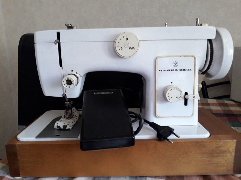Швейная машинка Чайка 132м