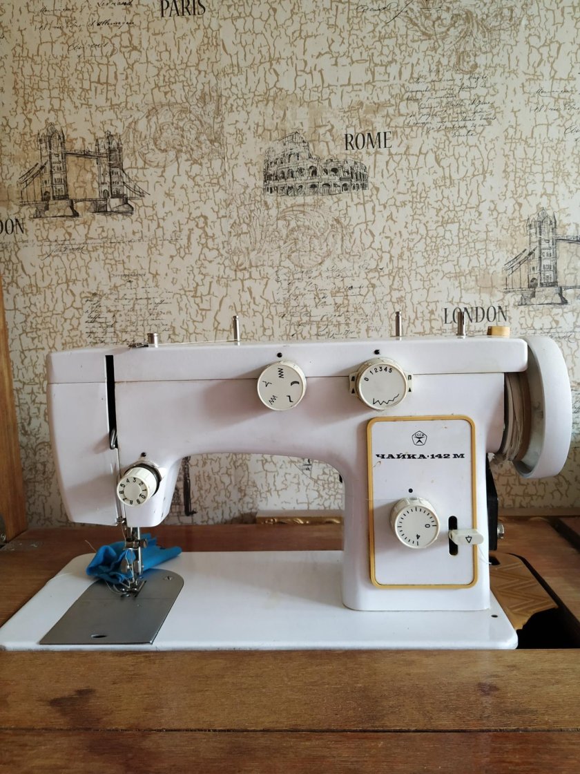 Швейная машинка Чайка