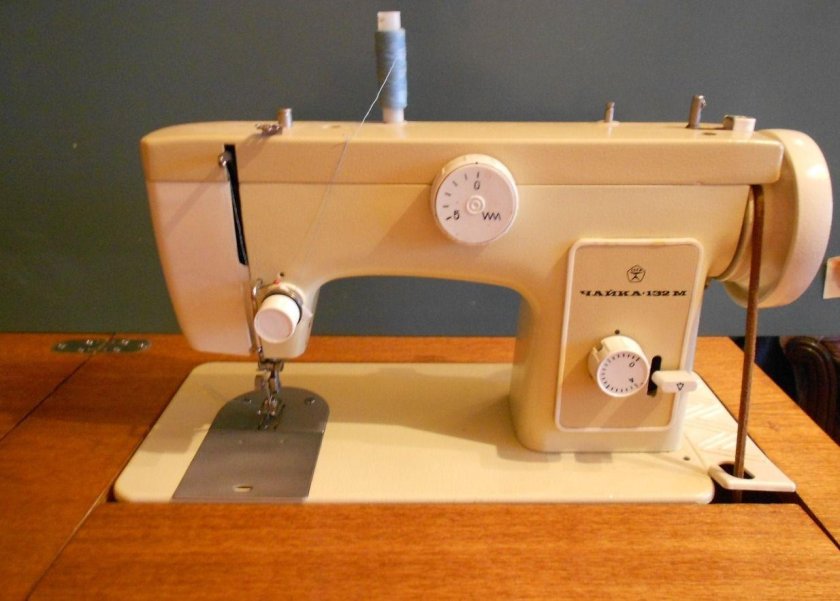 Швейная машинка Чайка 132
