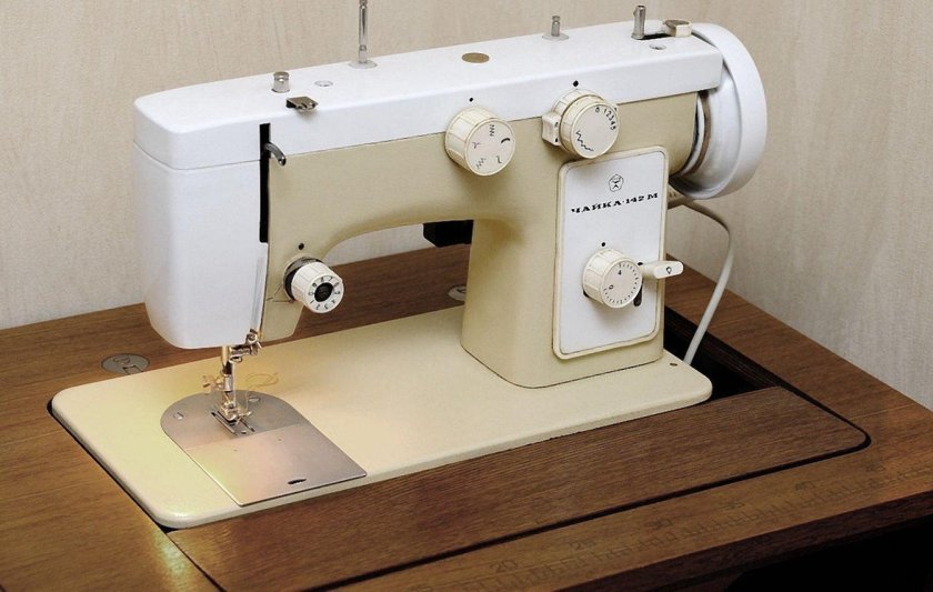 Швейная машинка Чайка 143
