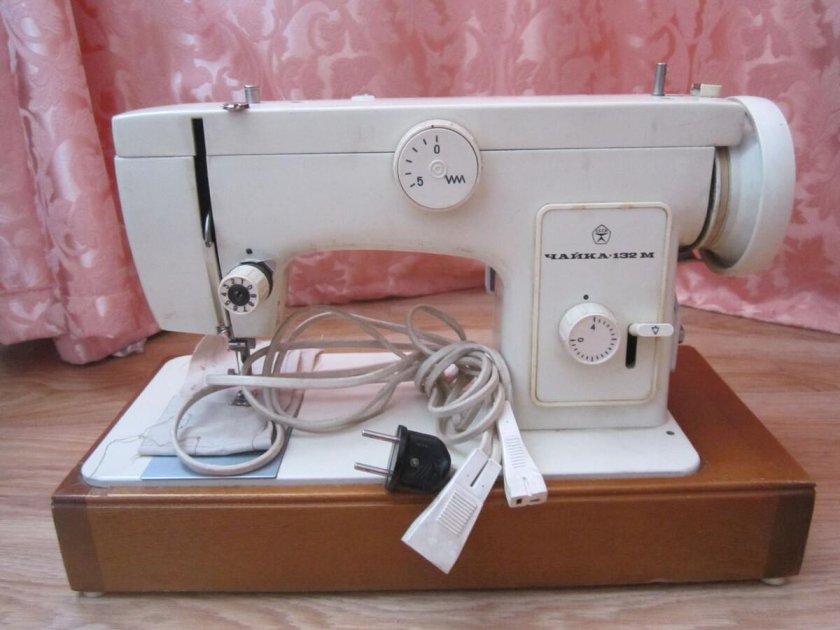 Электрическая швейная машинка Чайка 132м