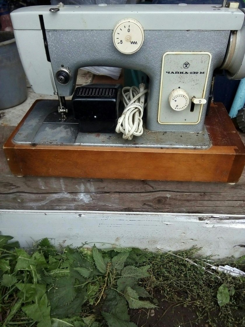 Швейная машинка Чайка