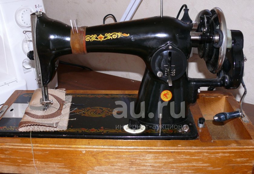 Швейная машинка Чайка ручная 70-х