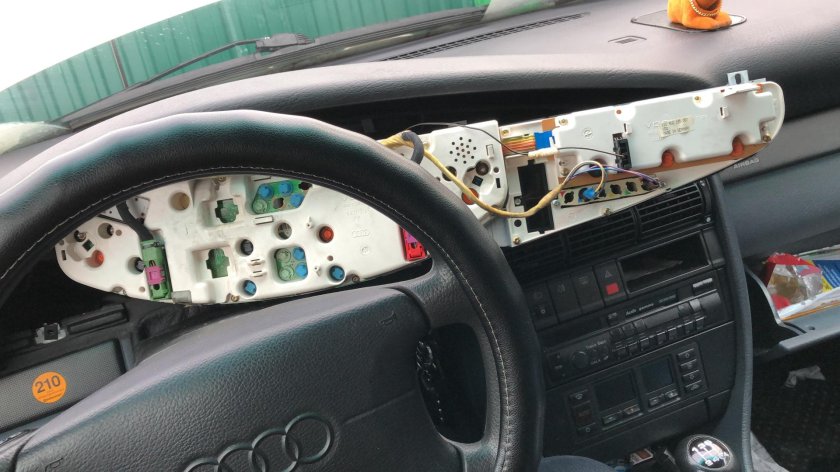 Audi a6 c4 приборная панель