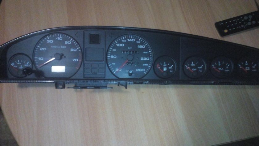 Audi 100 приборка