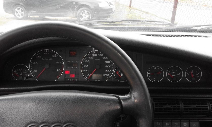 Панель Ауди 100