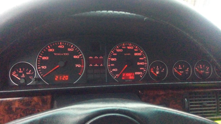 Приборная панель Ауди 100 с4 2.6