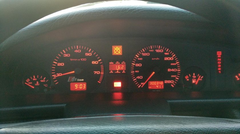 Приборная панель Ауди 100 c4