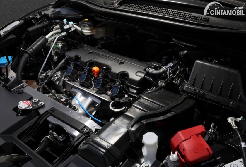 Хонда Везел подкапотное пространство