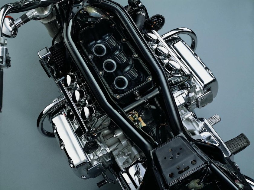 Honda Valkyrie 1500 двигатель
