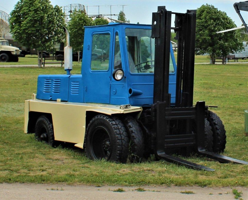 Львовский погрузчик 5 тонн